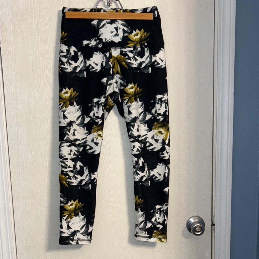 Balance Collection Black and White Floral Leggings Full-Length Stretch